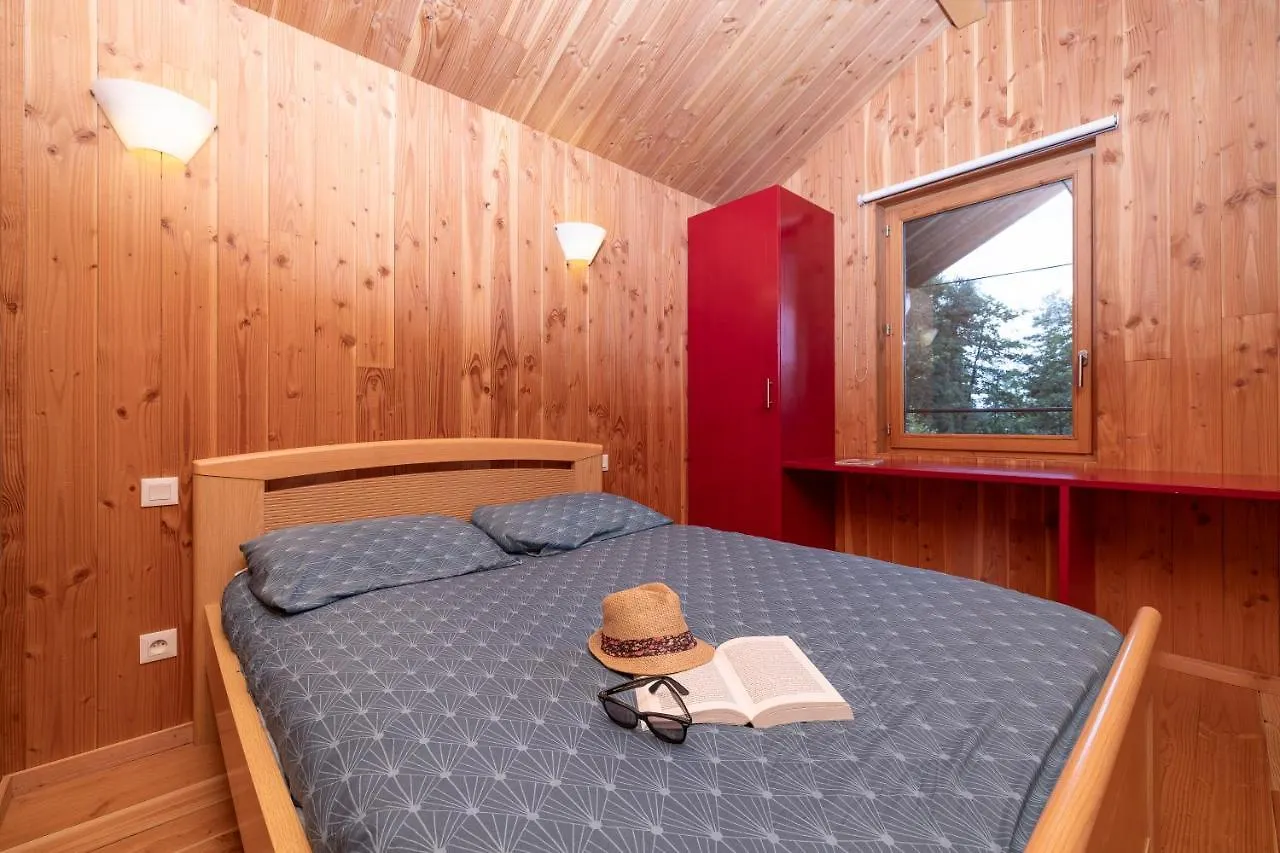 Campsite Camping Le Lac Des Sapins Cublize France