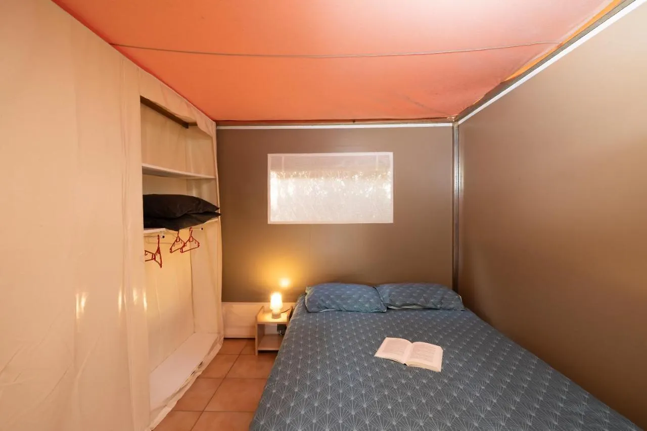 Camping Le Lac Des Sapins Cublize France